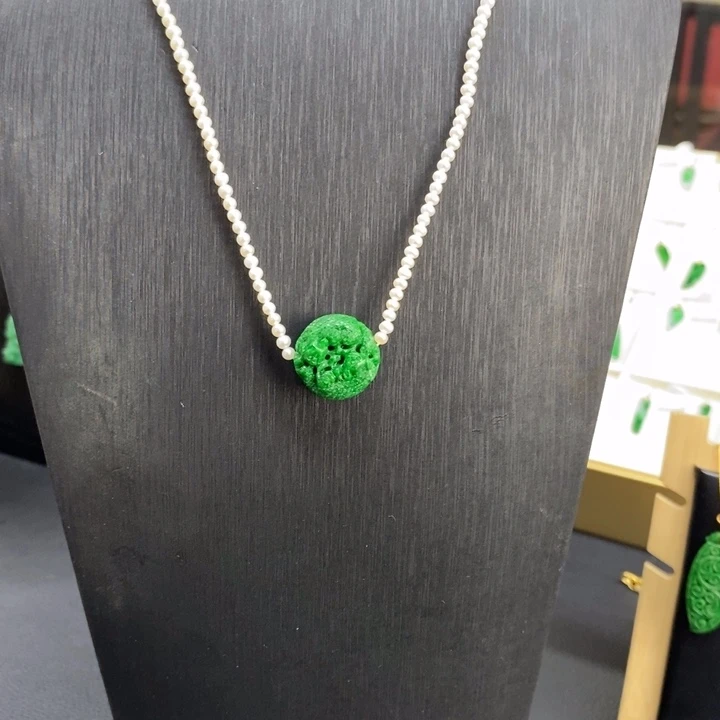 翡翠颈饰未镶嵌吊坠