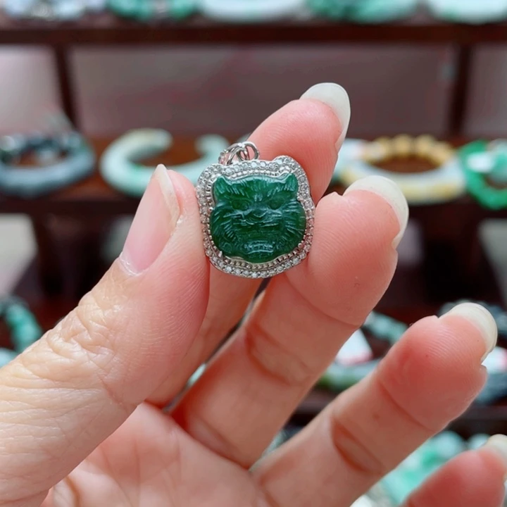 翡翠未镶嵌手链吊坠