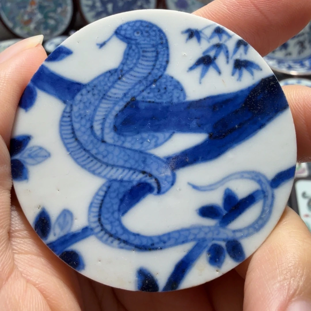 摆件陶青花瓷片一个