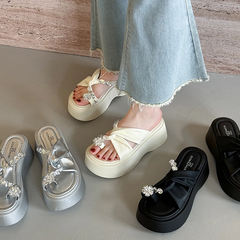 贾不假拖鞋女夏外穿2025新款韩系绝美复古水钻配裙子厚底凉拖鞋子