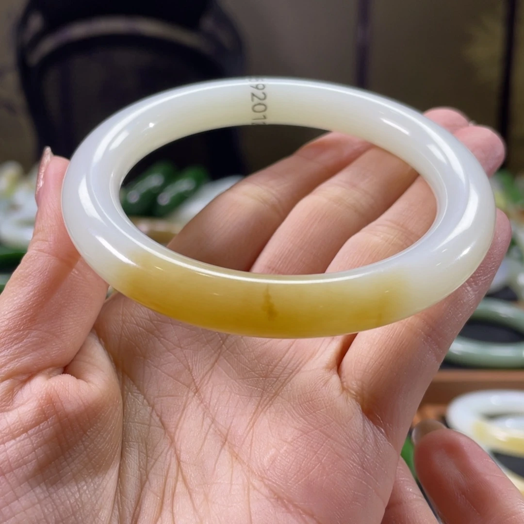 和田玉未镶嵌手镯59圈