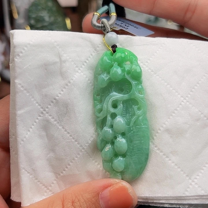 向****翡翠未镶嵌吊坠(不含链)