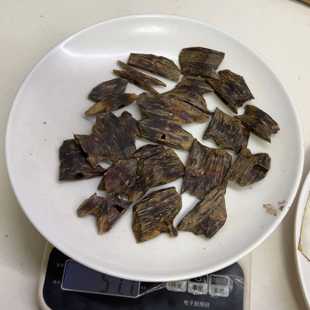 沉香沉香碎屑红金倪高油块料50克
