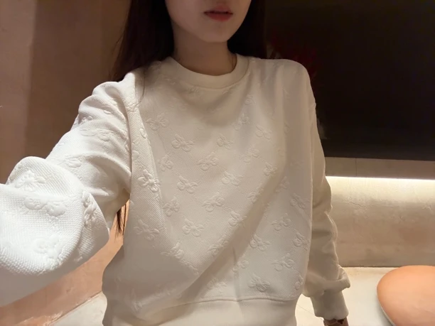 女新款提花面料圆领印花