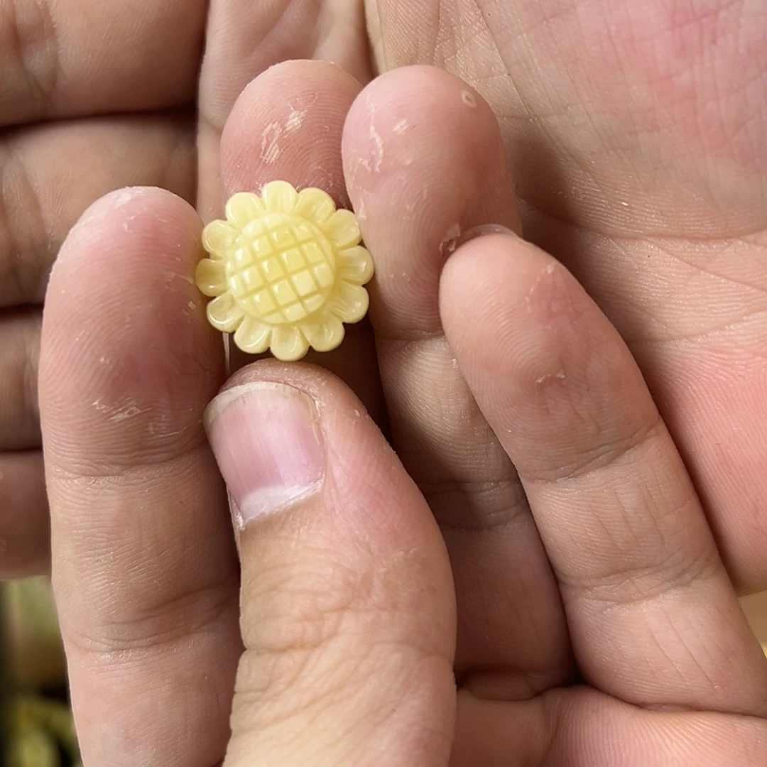 琥珀珠宝奇石未镶嵌玛****尼