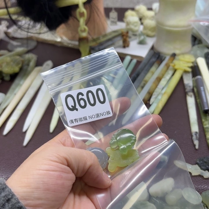 蛇纹石玉发饰合金纳****鲤