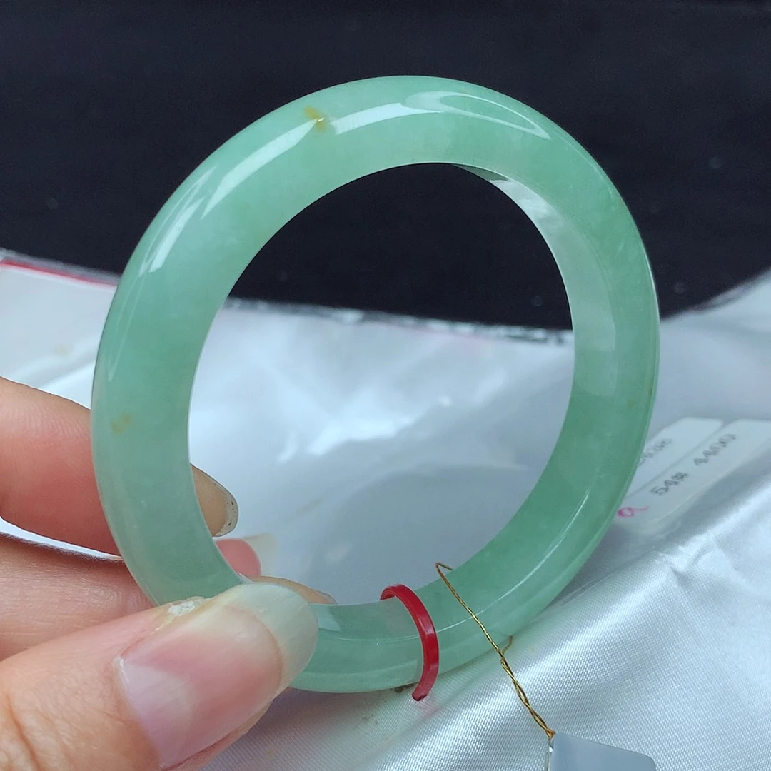 翡翠手镯未镶嵌54圈+438