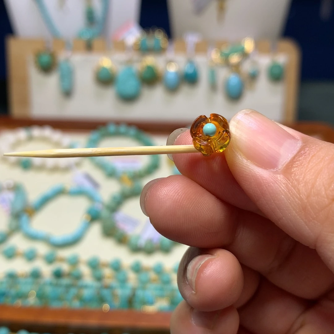 蜜蜡未镶嵌裸石花卡子