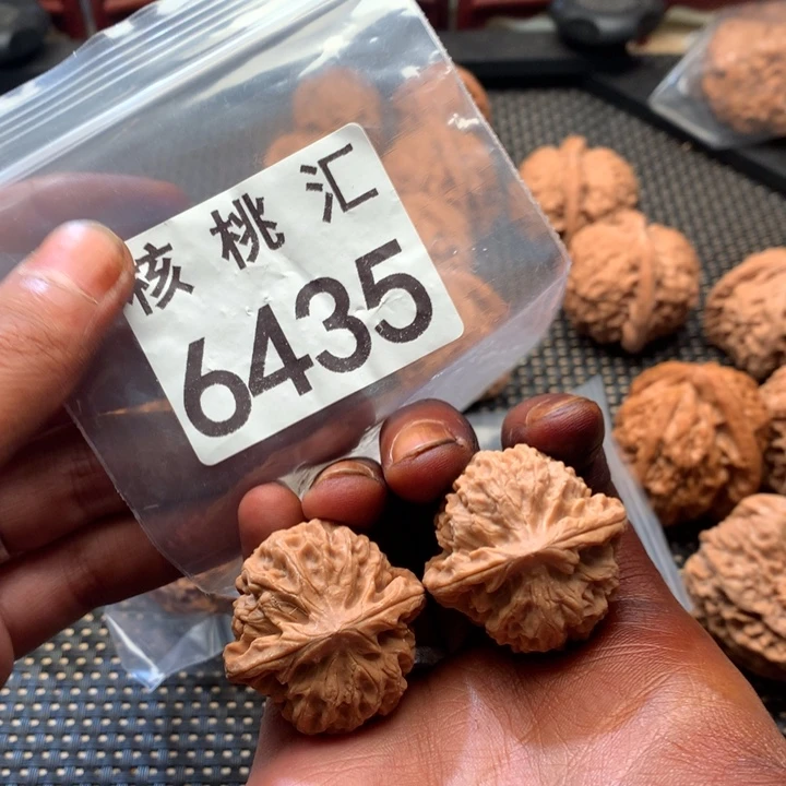 吊坠文玩核桃鱼籽纹