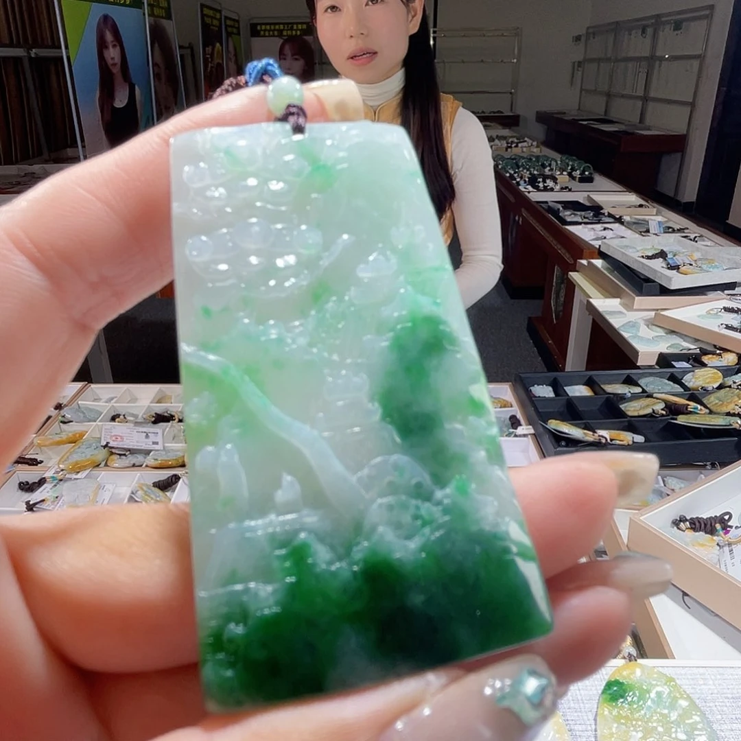 翡翠未镶嵌颈饰一