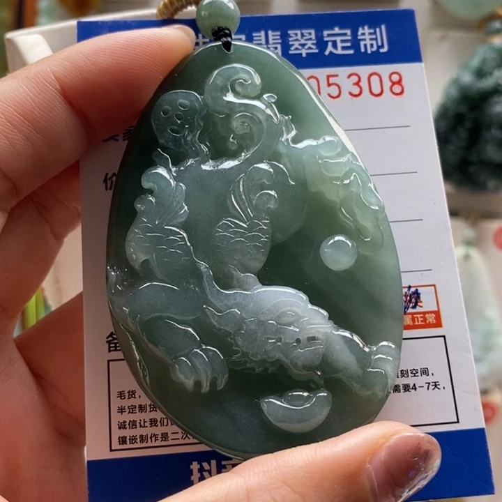 智***设翡翠未镶嵌颈饰每天