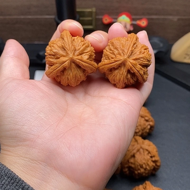 皮***刘把件文玩核桃白奔