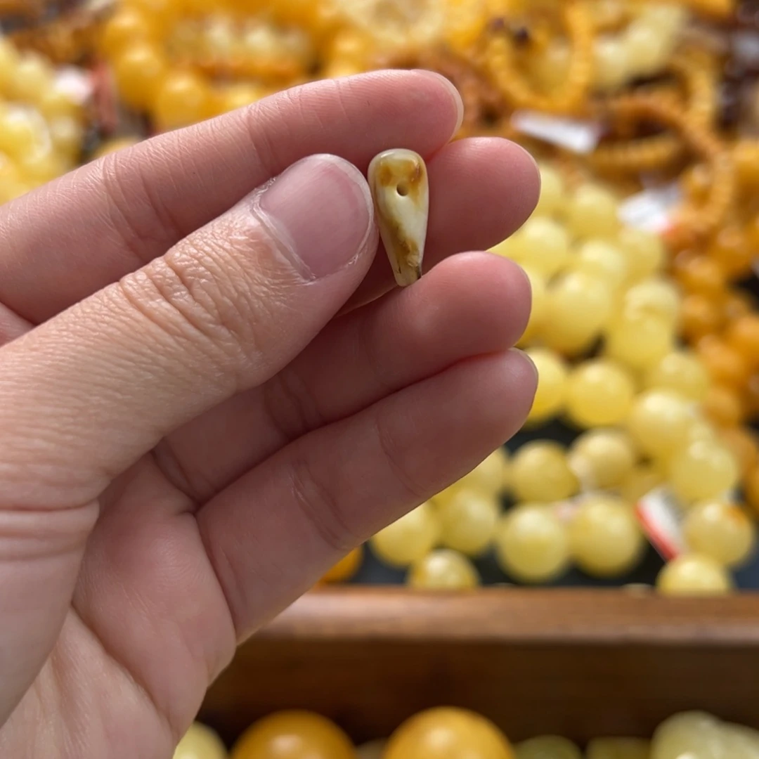 未镶嵌琥珀珠宝奇石