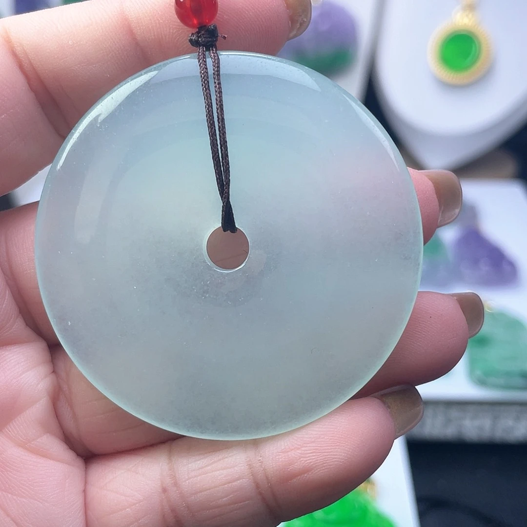 翡翠吊坠(赠链)未镶嵌