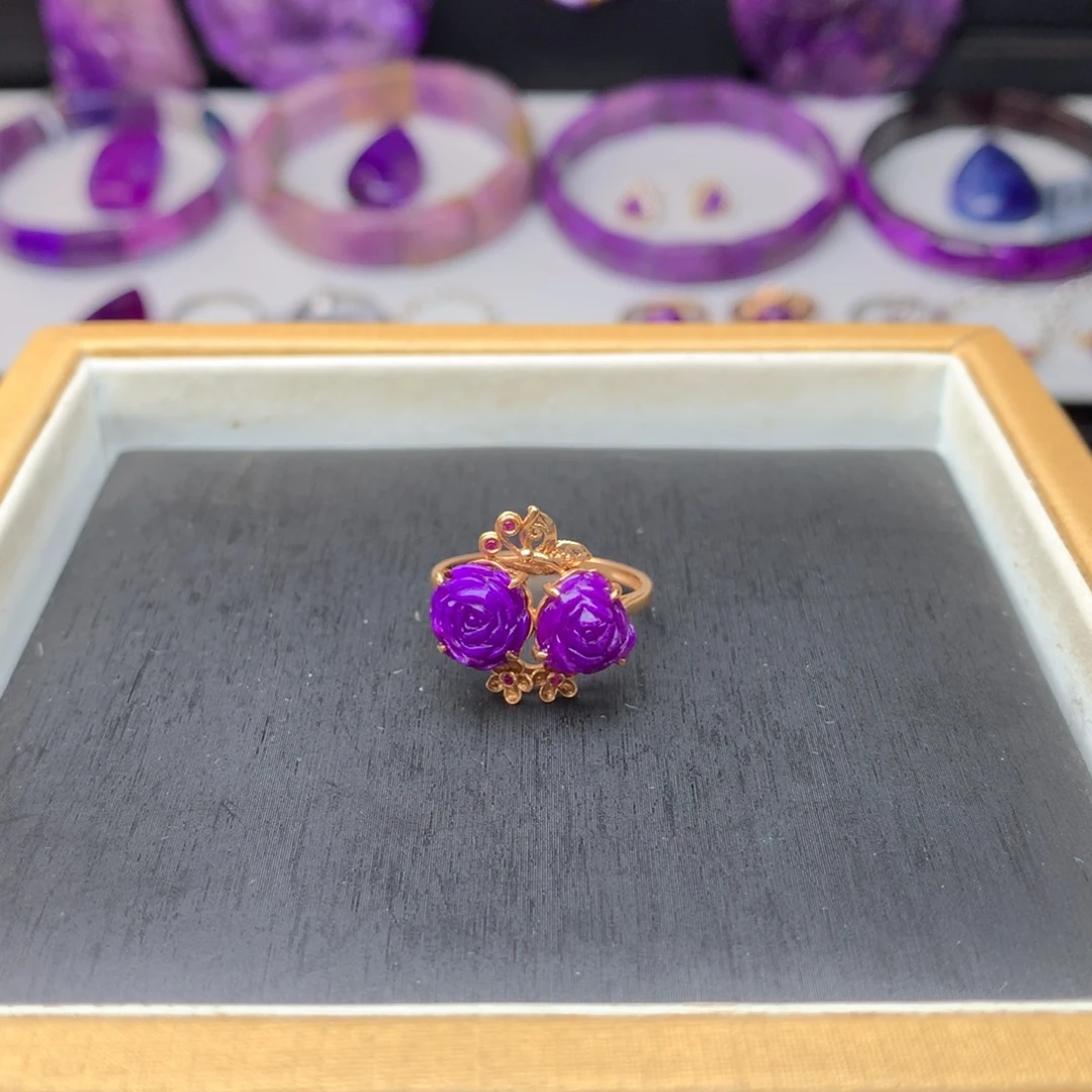 18K金镶嵌苏纪石（舒俱来）戒指