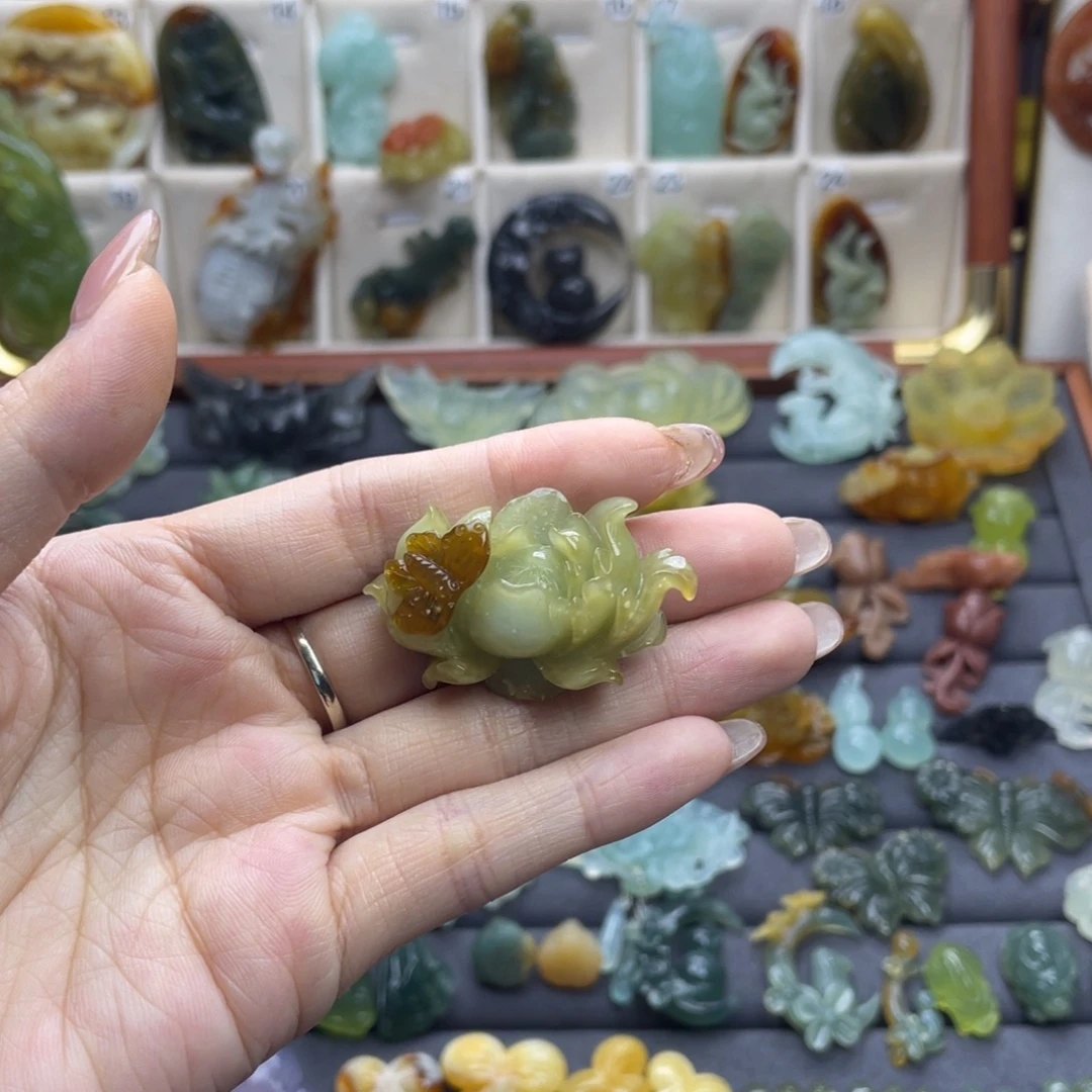 蛇纹石玉未镶嵌颈饰