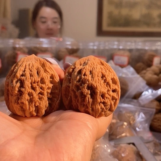 文玩核桃吊坠ℳ***๓42麦虎尖有伤