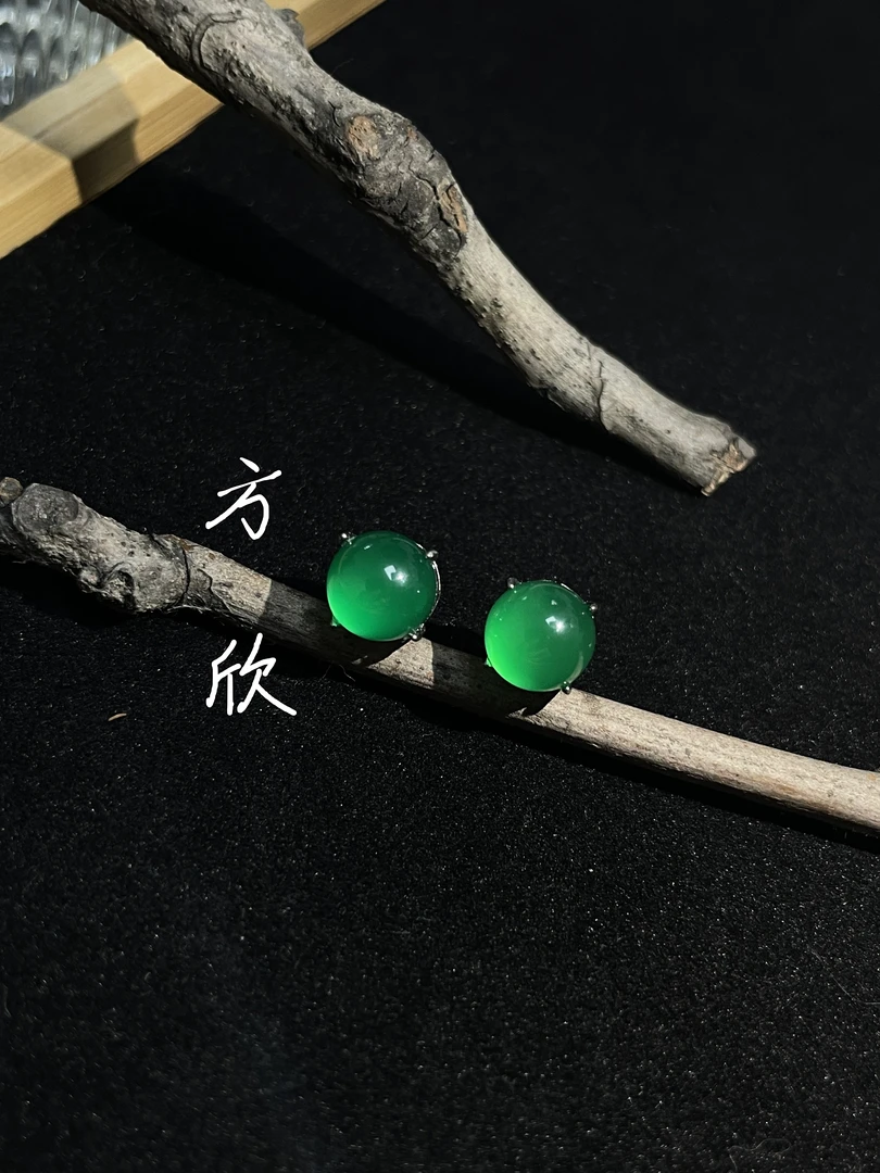 （春栀）天然玉髓满绿S925国风简镶耳钉玉耳饰
