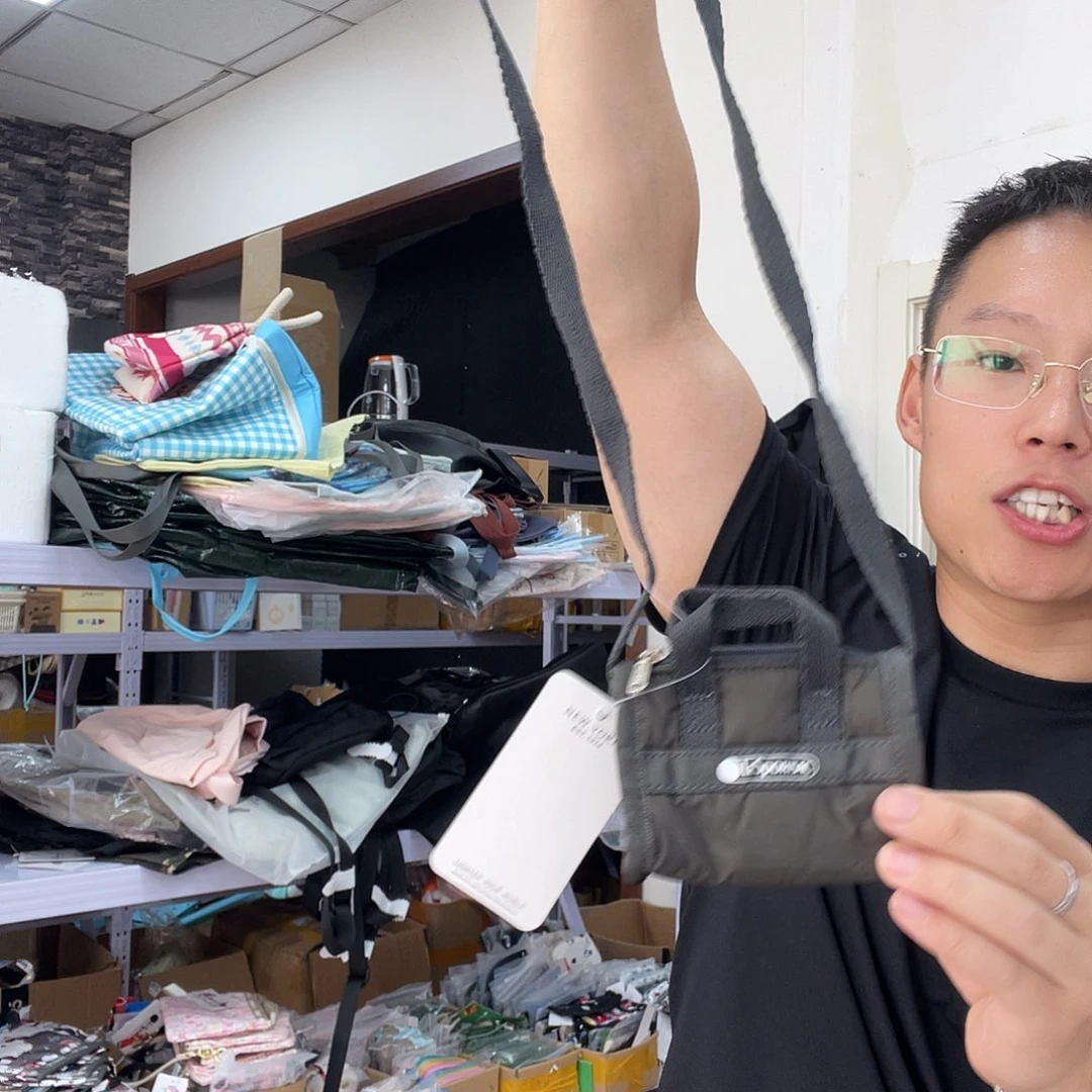 PU化妆包等各种产品和