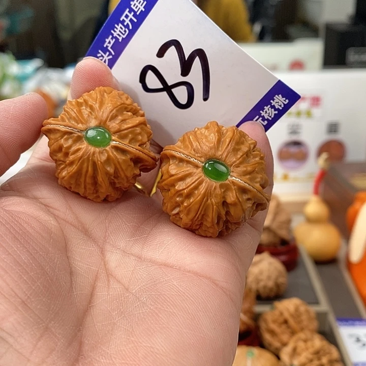 文玩核桃把件33.5银镶玉金牛