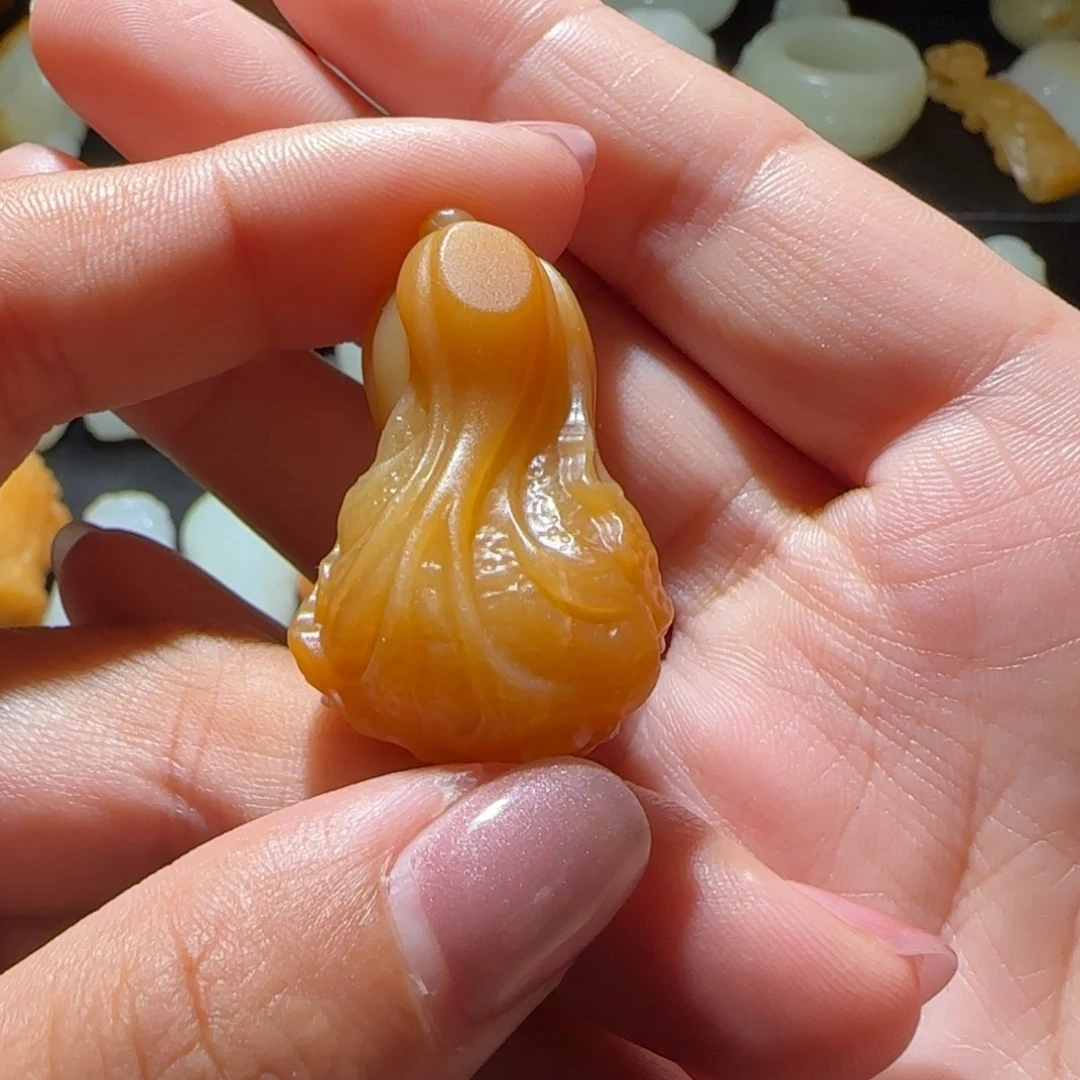 泰****和田玉未镶嵌颈饰