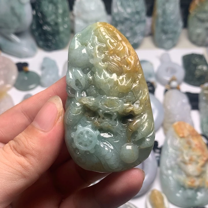 翡翠未镶嵌颈饰龙牌51