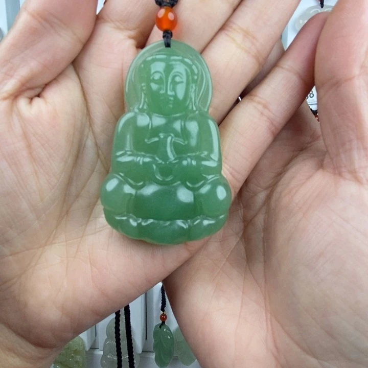 牛***星石英质玉未镶嵌颈饰