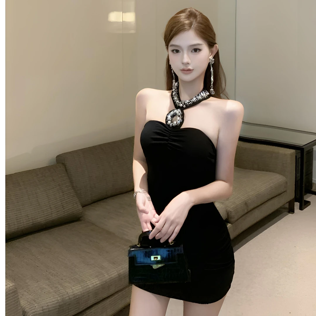 千金风镶钻挂脖吊带连衣裙纯欲性感夏季辣妹气质显瘦露背包臀裙潮