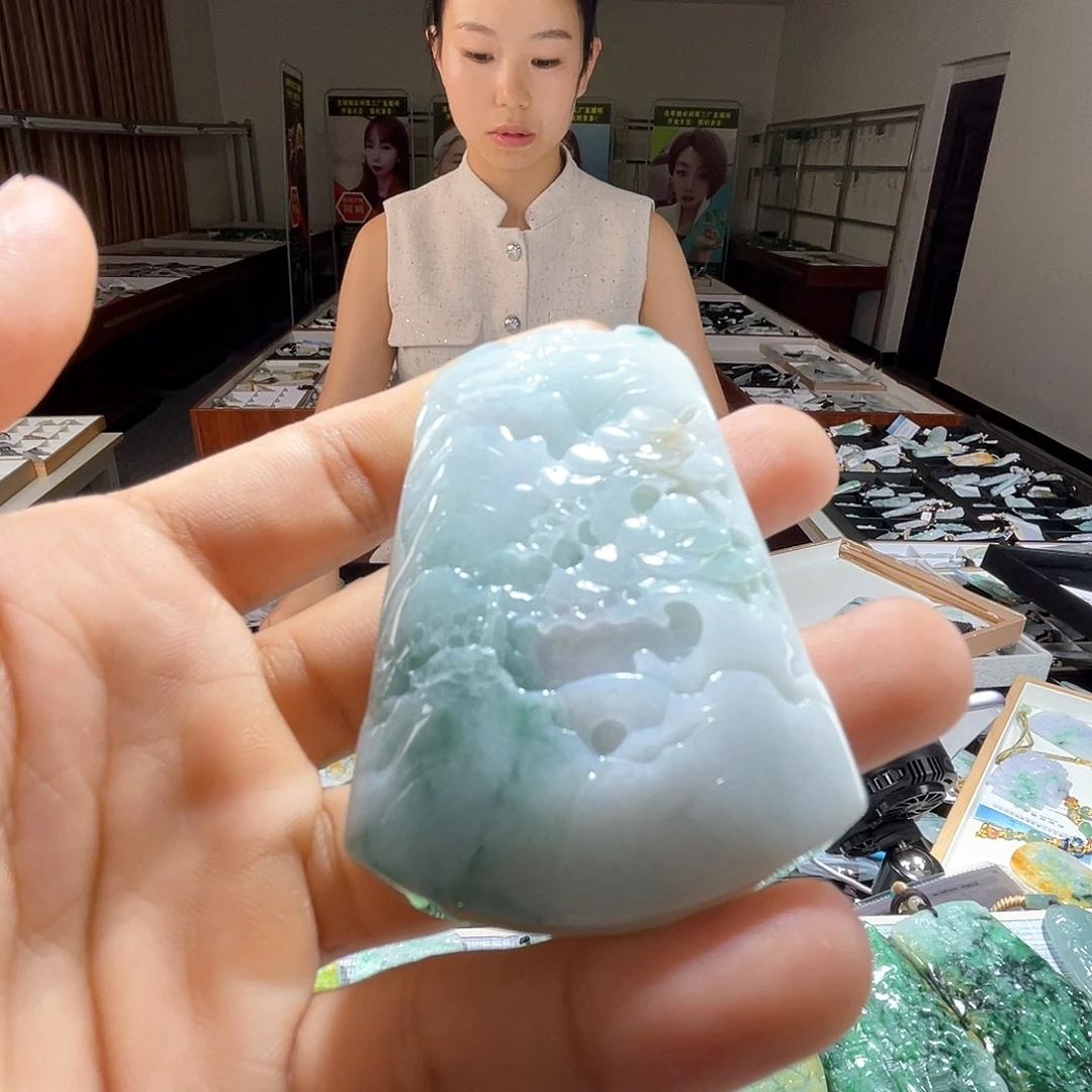 翡翠未镶嵌颈饰一