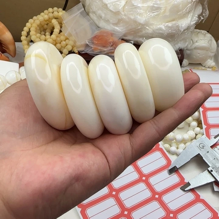 用***9吊坠贝壳瑕疵五个大平安扣109号