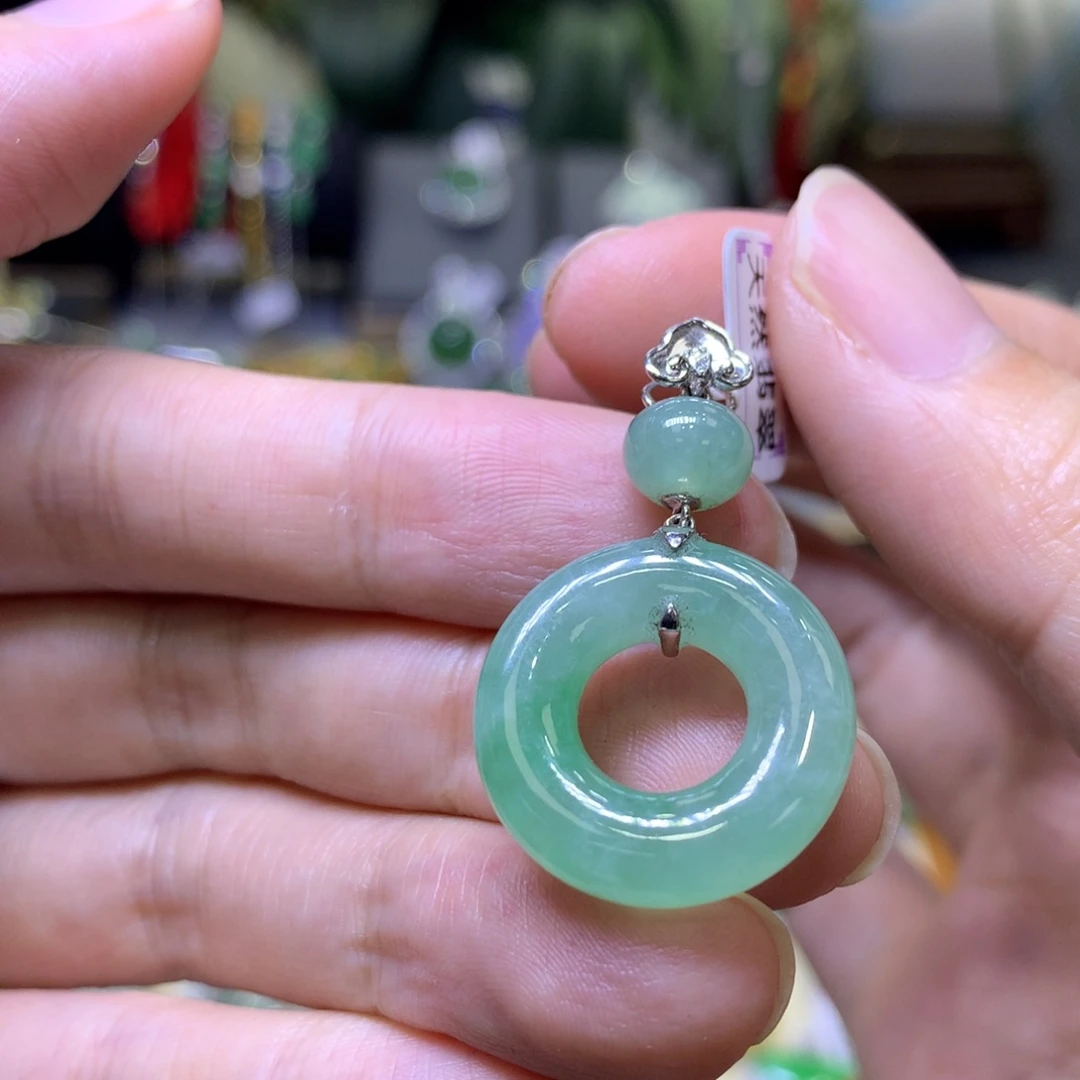 翡翠18K金镶嵌颈饰翡翠吊坠项链