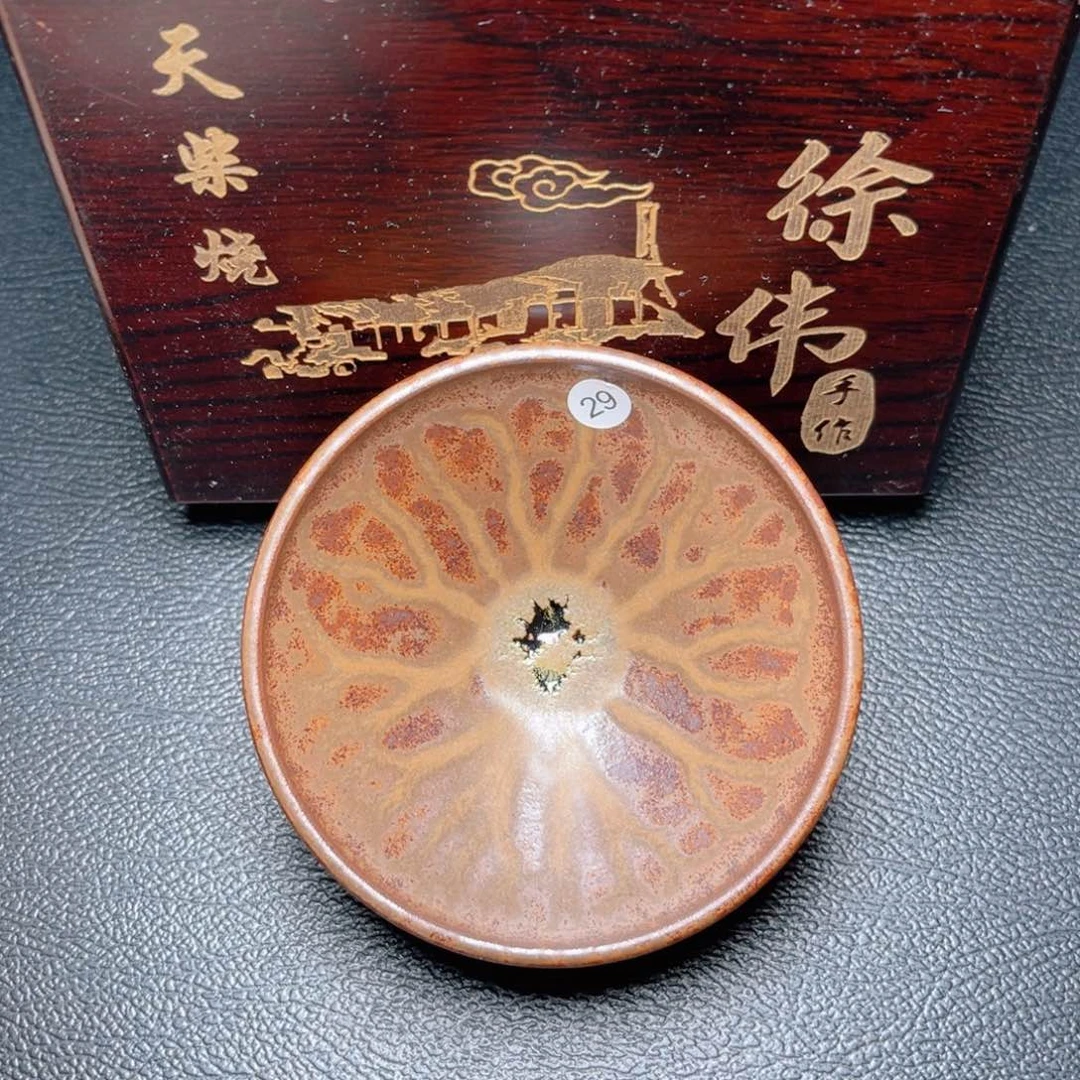 茶盏滴滴答答的声音让