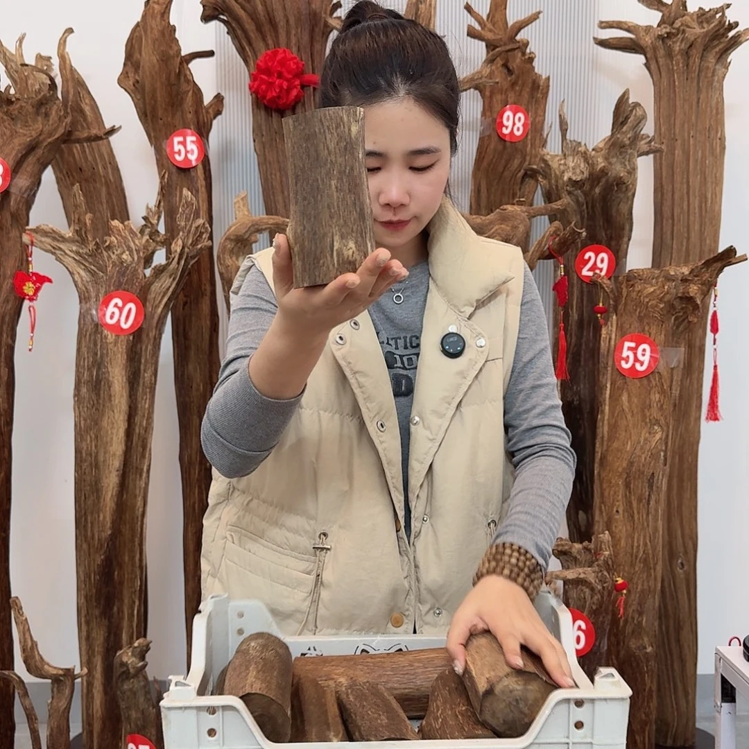 沉香碎屑沉香原材料