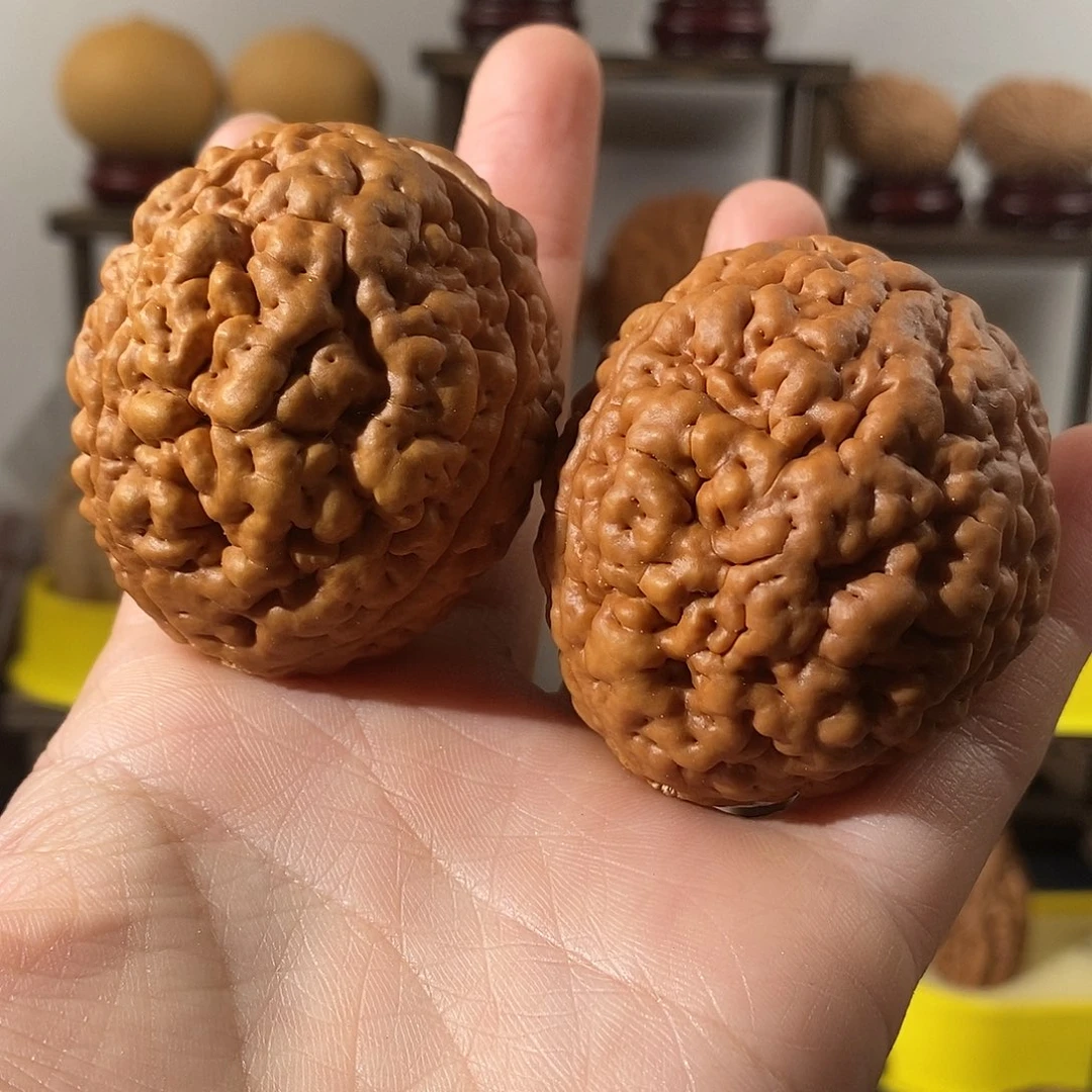 吊坠文玩核桃三瓣脑纹金刚练手微色4554