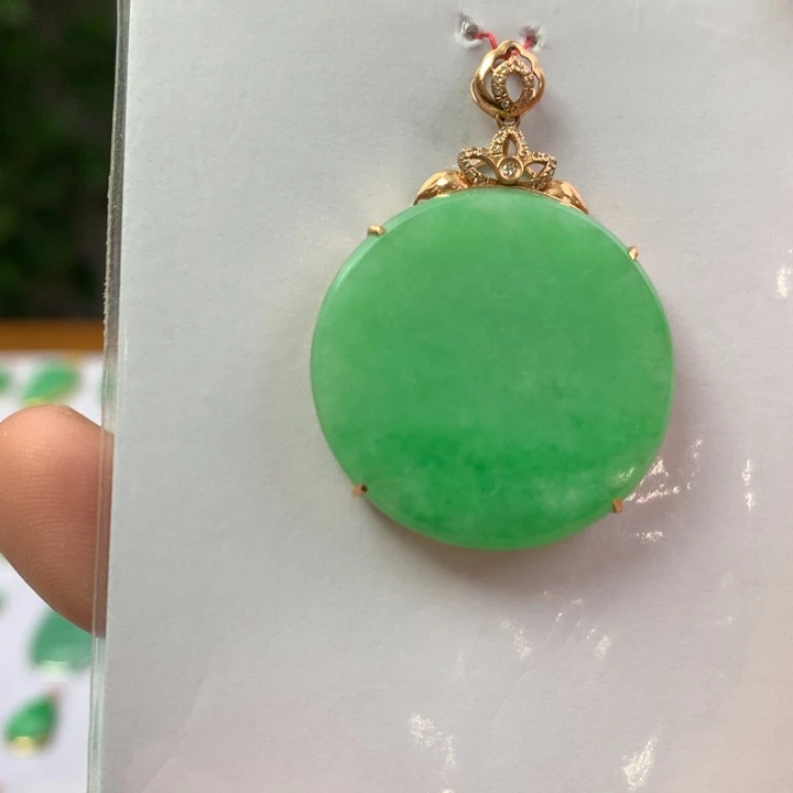 翡翠18K金镶嵌颈饰翡翠吊坠