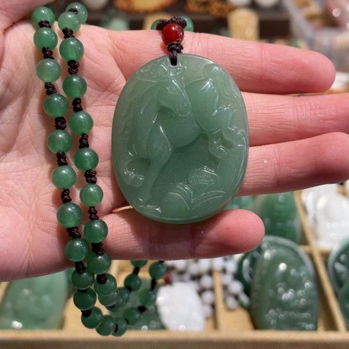 石英质玉未镶嵌颈饰