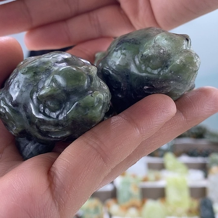 和田玉把件未镶嵌多瑕