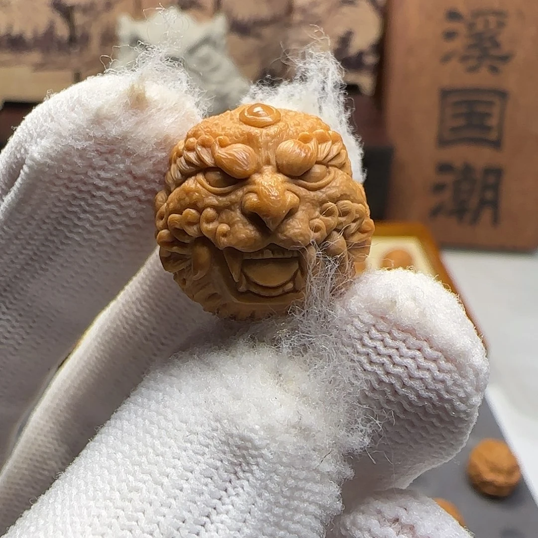 猴头核桃吊坠绣球