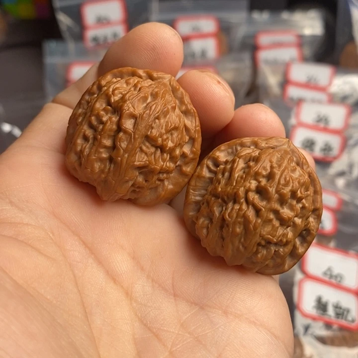 文玩核桃把件35全品三角白