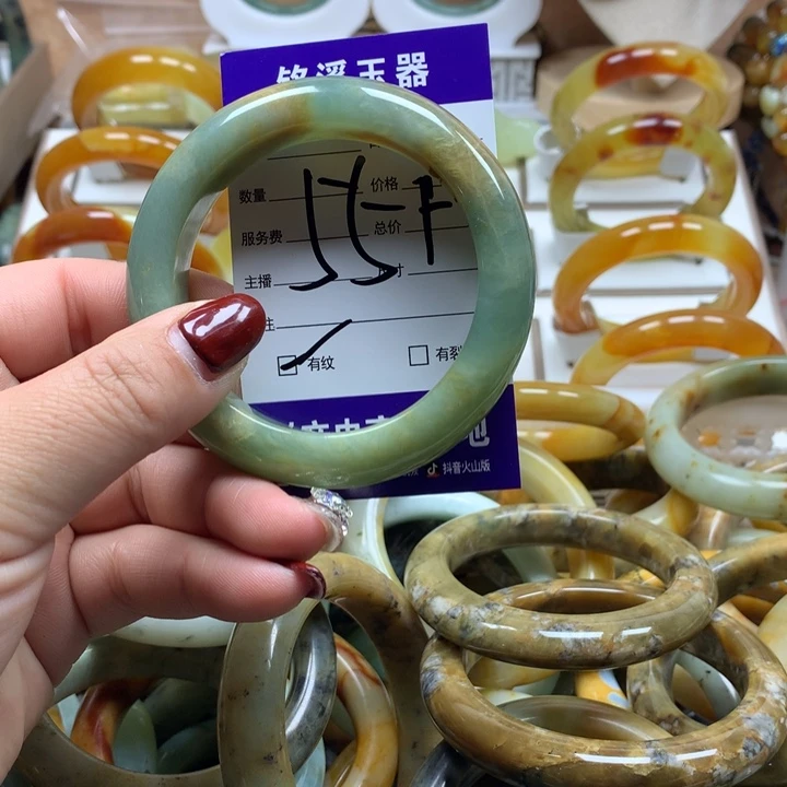 蛇纹石玉手镯未镶嵌T****.