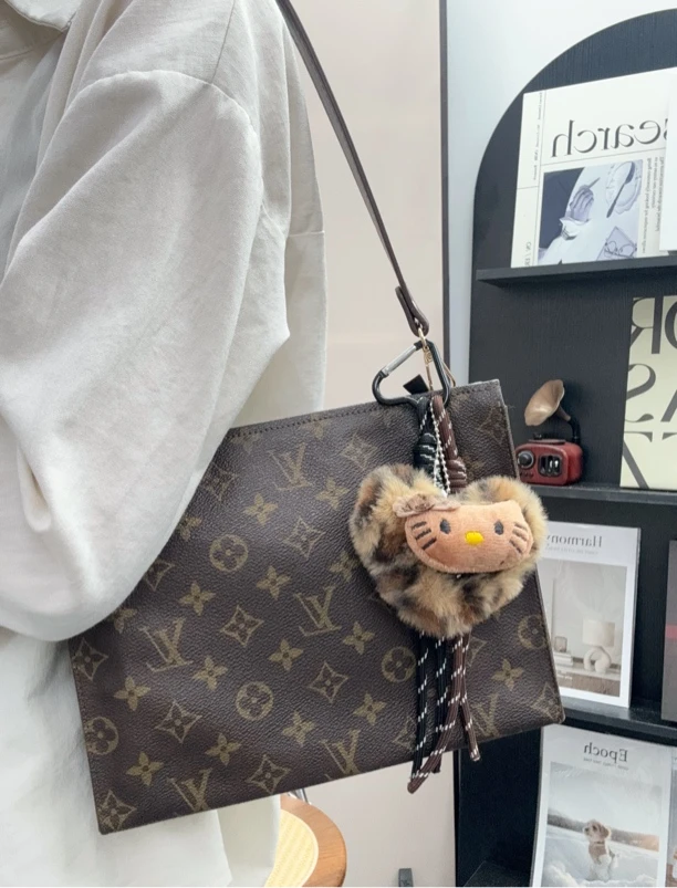 95新 LouisVuitton/路易威登 老花26洗漱包单肩包/秋境 05263