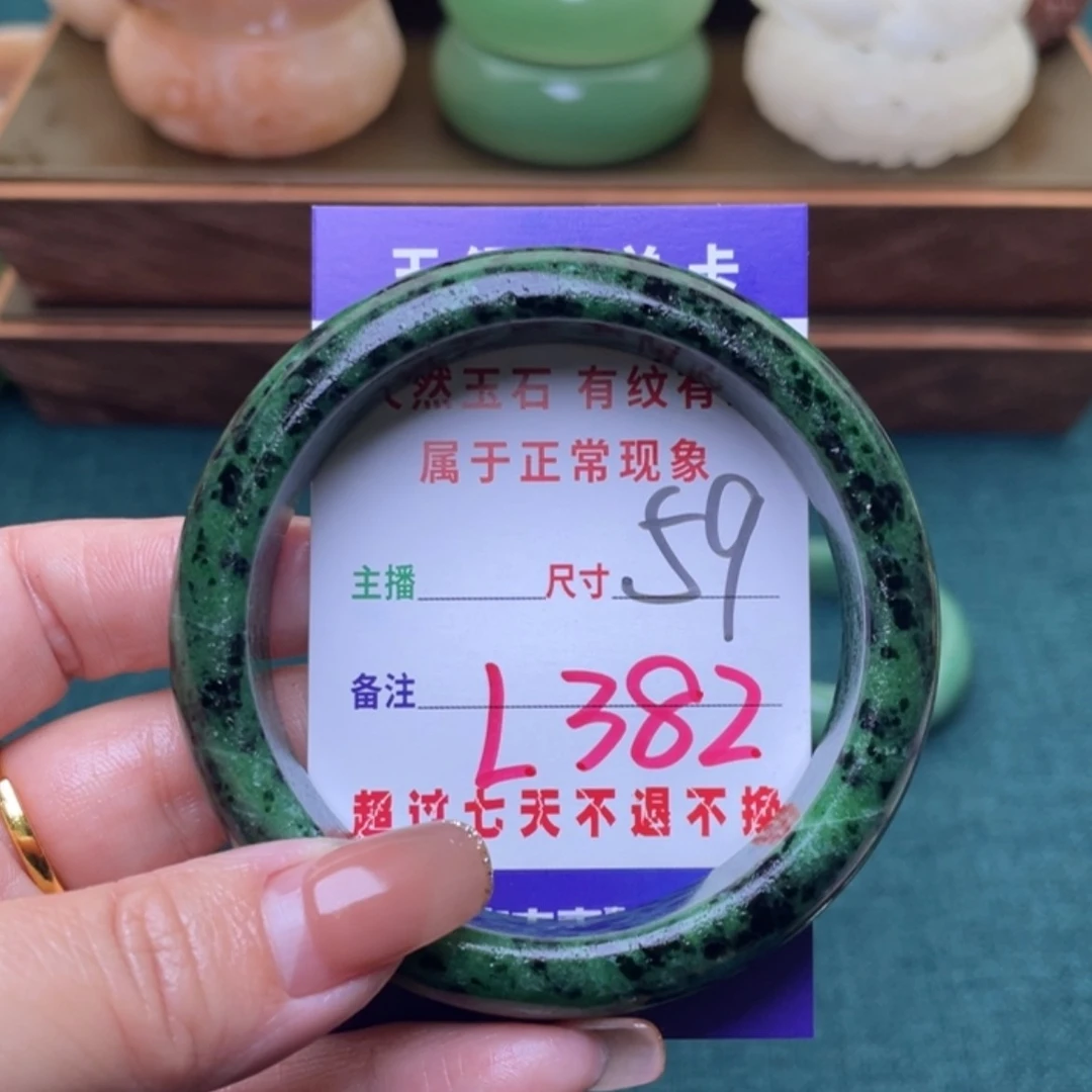 【闪购商品】未镶嵌手镯（圆镯）石英质玉