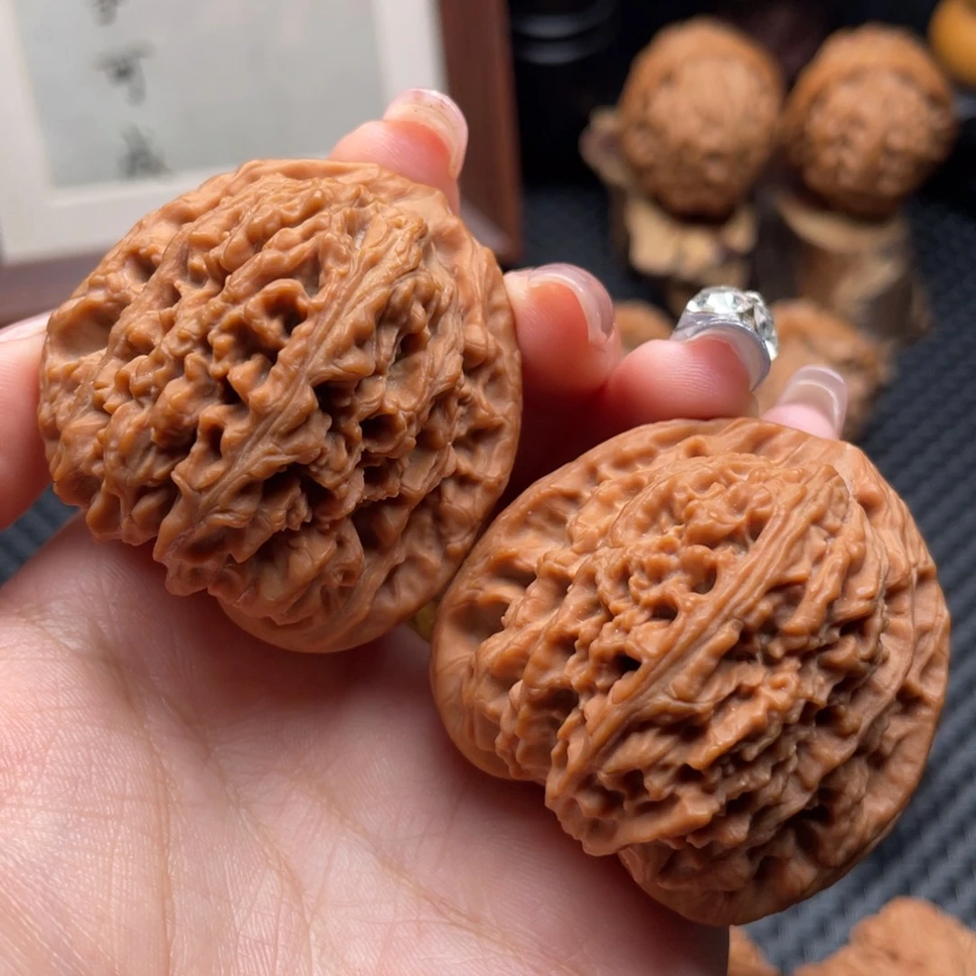 3***5文玩核桃把件全家福南疆石