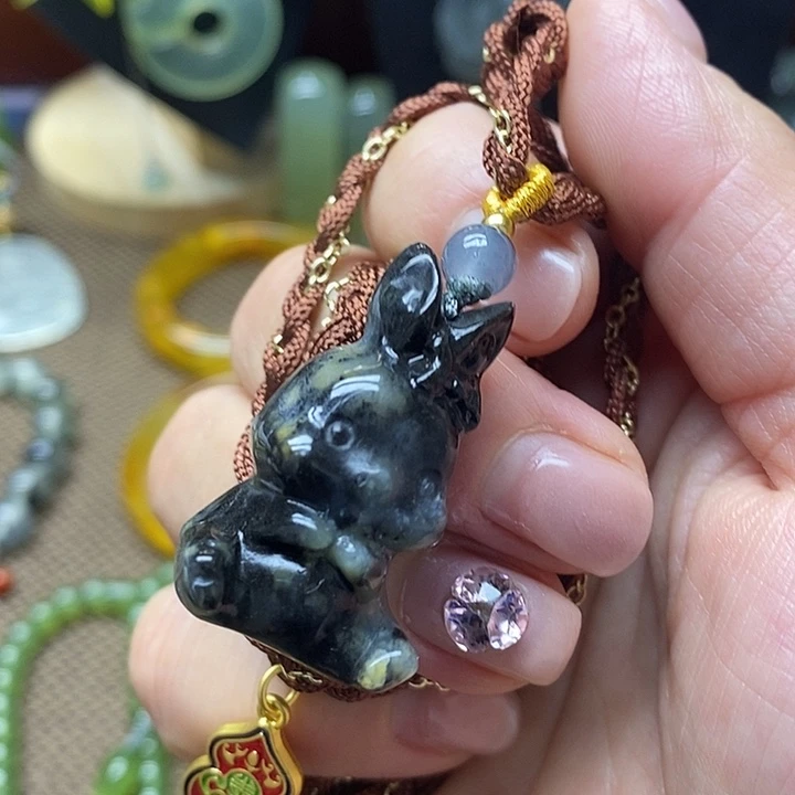 蛇纹石玉未镶嵌颈饰