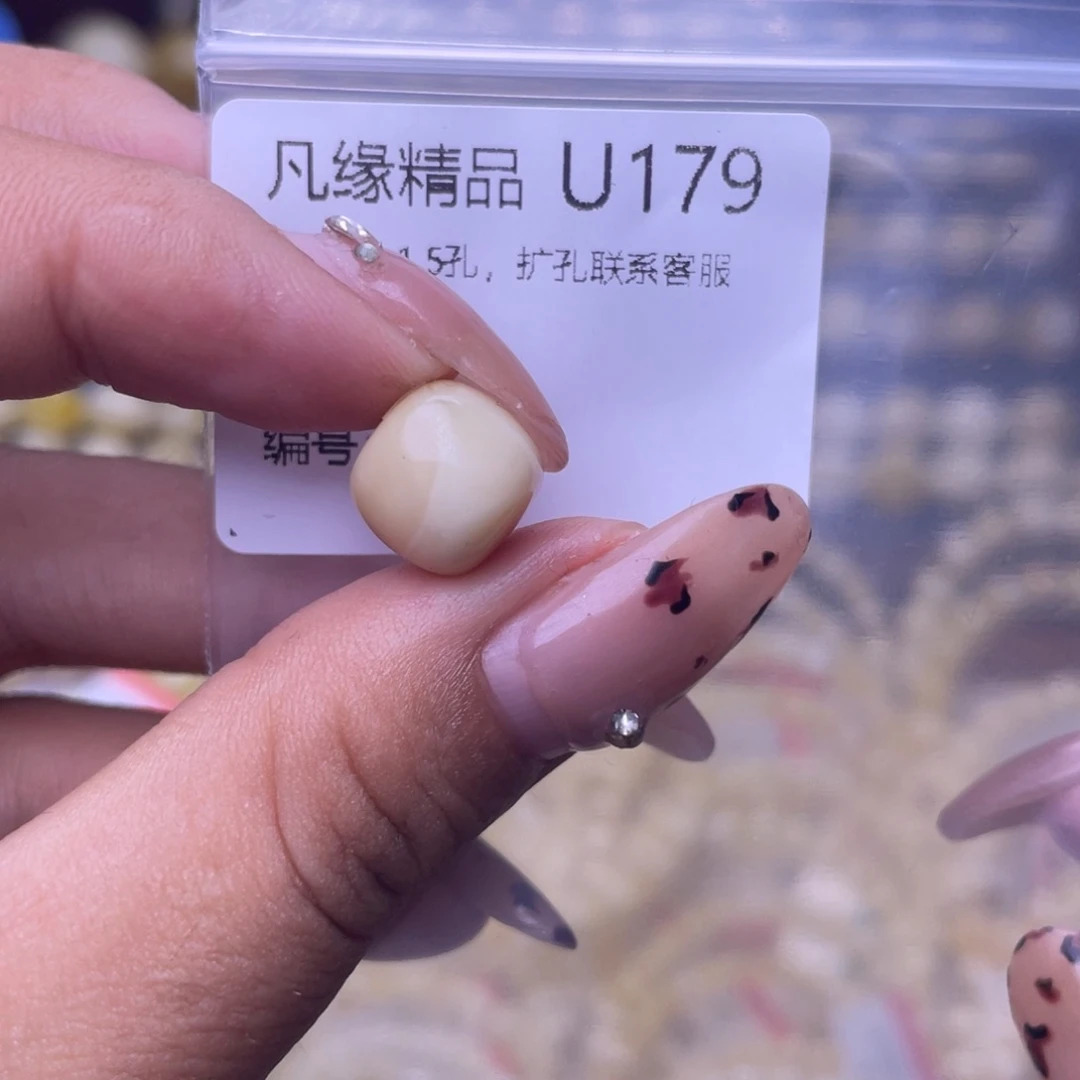 琥珀未镶嵌裸石琥珀