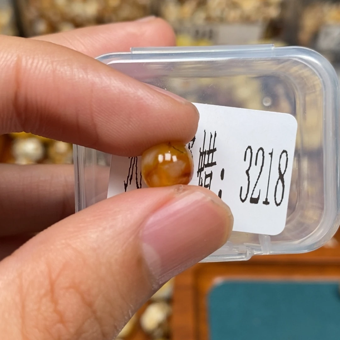 蜜蜡未镶嵌珠宝奇石3218