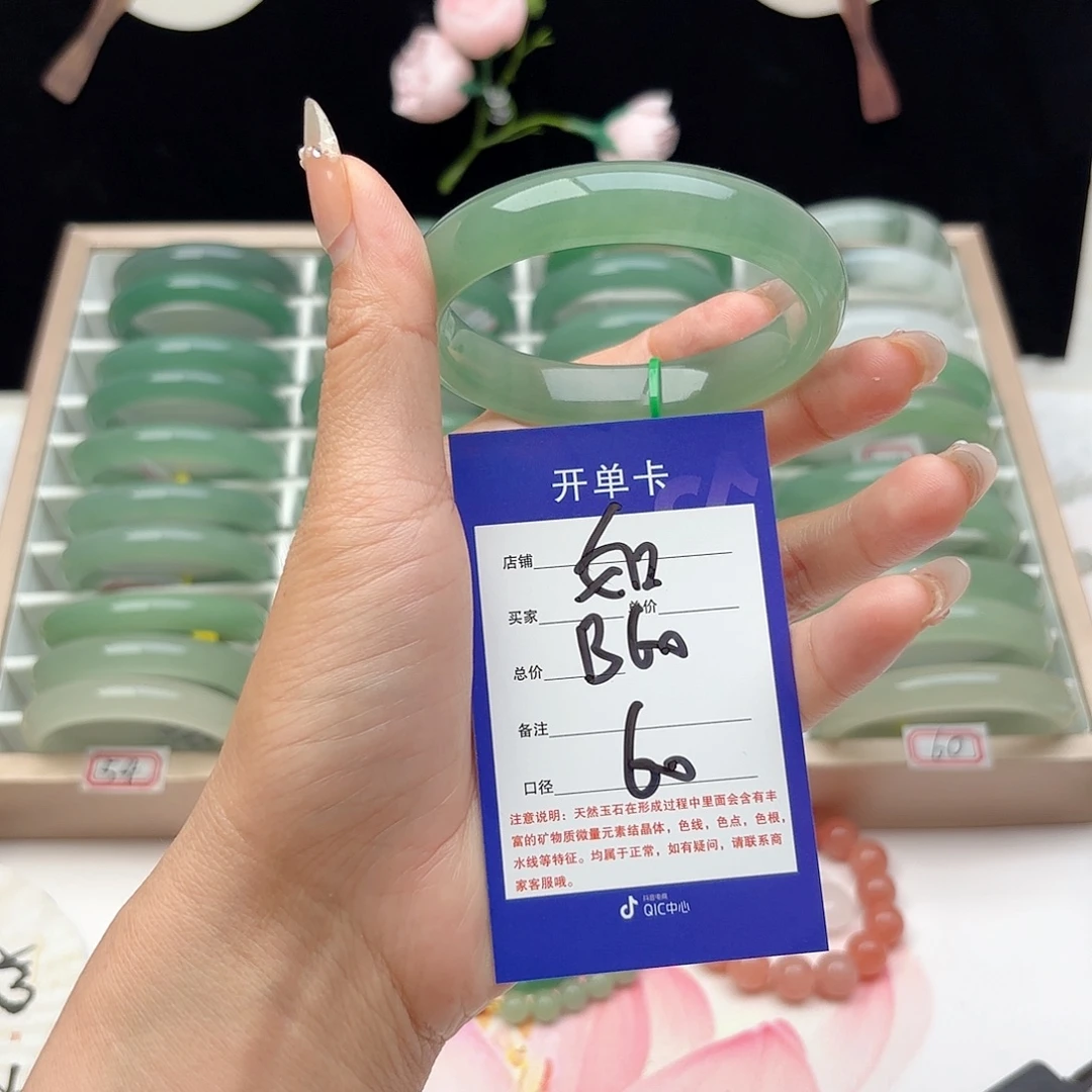 未镶嵌手镯石英质玉