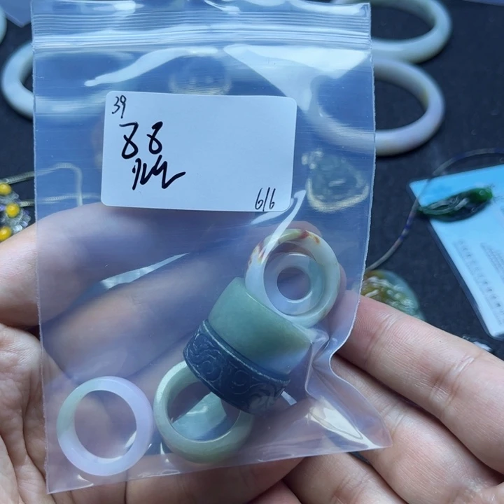 翡翠戒指未镶嵌明天