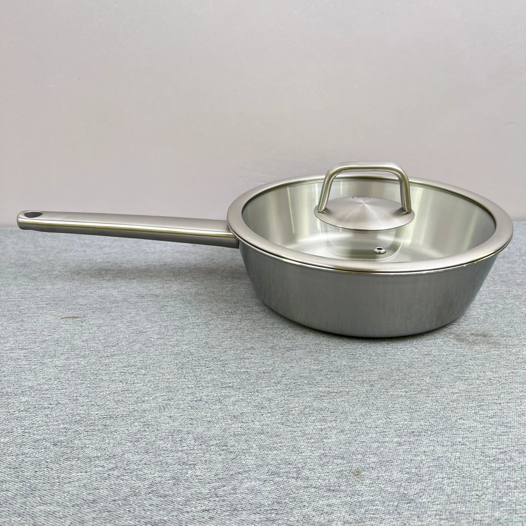 4-440 库存单柄煎锅24*7.5CM容量2L带盖重约1.78KG