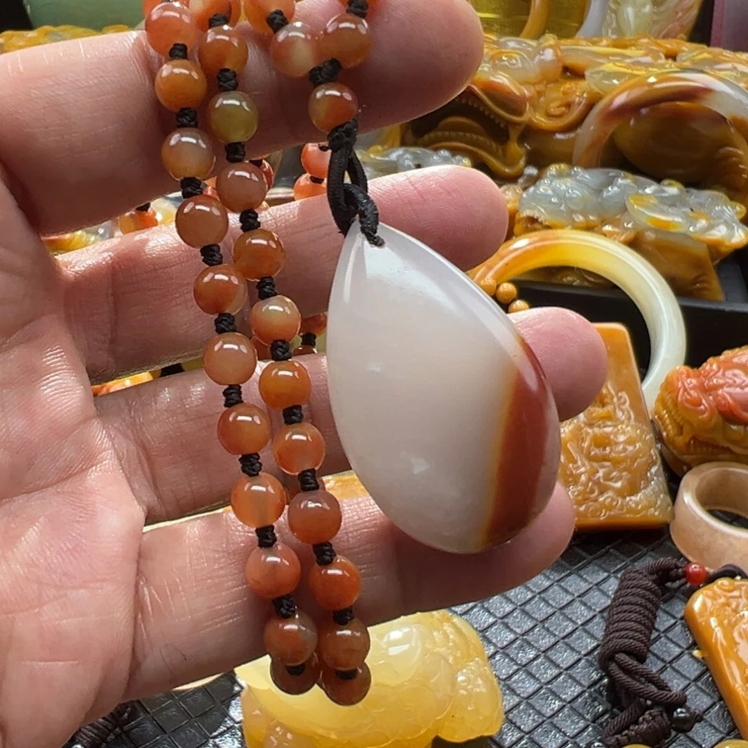 颈饰未镶嵌石英质玉